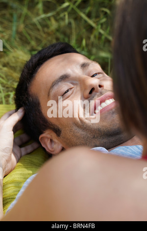 Romantisches Paar lange Gras Stockfoto