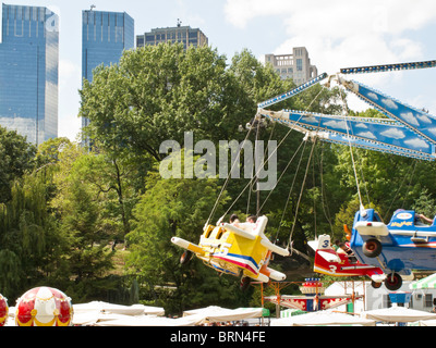 Victorian Gardens, dem Aeromax Flugzeug Fahrt, Karneval, Central Park, New York Stockfoto