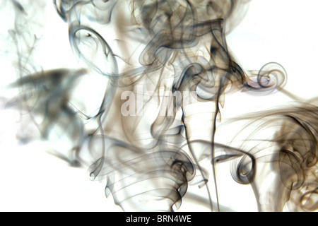 riesige abstrakte Wolke von grauen und schwarzen Rauch Stockfoto