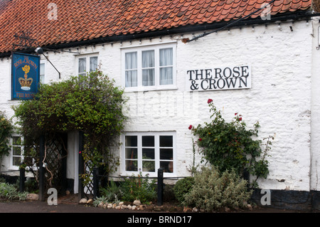 Die Rose & Crown Pub im Dorf Snettisham, Norfolk, England Stockfoto