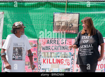 Frieden Demonstrant Brian Haw sieht in Parliament Square in London, wo er für über 3000 Tage (2010) protestiert hat. Stockfoto