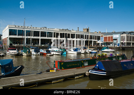 Dh St Augustines erreichen DOCKS BRISTOL BRISTOL Schwimmenden Hafen Lastkähne marina Pontoon Bordeaux Kai Gebäude Waterfront Stockfoto