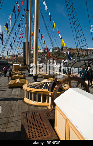 dh SS Great Britain BRISTOL DOCKS BRISTOL SS Great Britain Schiffe Deck Rigg Masten Touristen Stockfoto