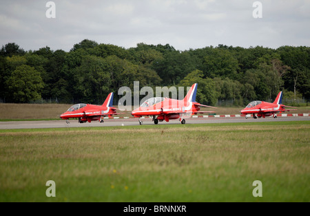 rote Pfeile zeigen Team Airshow militärische Rollen Stockfoto