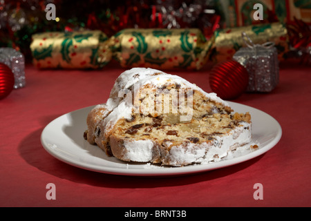 Scheiben von Christstollen Weihnachtsstollen ausgelassen für santa Stockfoto