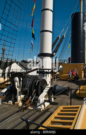 dh SS Great Britain BRISTOL DOCKS BRISTOL SS Great Britain Schiff Deck Rigg Masten und Trichter mit touristischen Familie Stockfoto