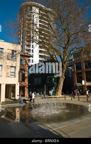 dh Cabot Zentrum Stadt BRISTOL Cabot Circus Turm Quäker Frairs fountian Wasserspiel Stockfoto