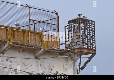 Wache Käfig auf das Gefängnis Wand, Alcatraz Island, San Francisco, Kalifornien, USA Stockfoto