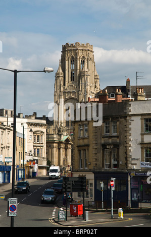 dh CLIFTON BRISTOL die Wills Memorial Tower und Clifton Street einkaufen Gebäude Stockfoto