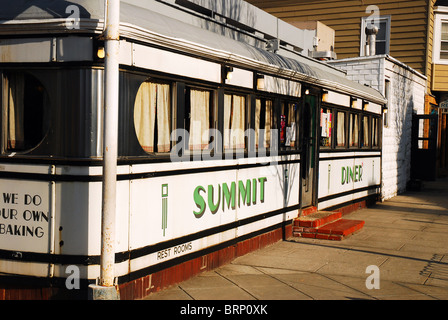 Summit Waggon Diner, befindet sich in Summit, New Jersey.  Es wurde von Jerry O' Mahony Diner Firma 1938 erbaut. Stockfoto