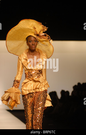 Ein Modell während entstehen Afrika Fashion Week, Juni 2009 in Johannesburg, Südafrika. Foto: Eva-Lotta Jansson Stockfoto