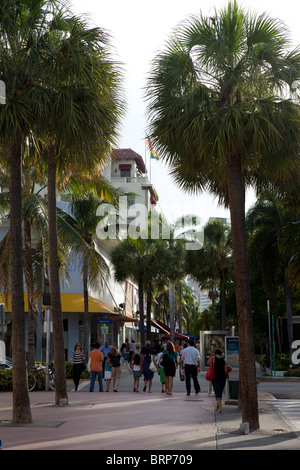 Ansicht des Stores in Lincoln Road Mall, ein sehr beliebtes Touristenziel in Miami. Stockfoto