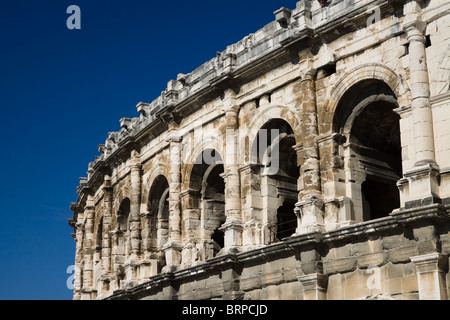 Les Arènes de Nîmes, eine römische Arena in der Stadt Nimes in Südfrankreich Stockfoto