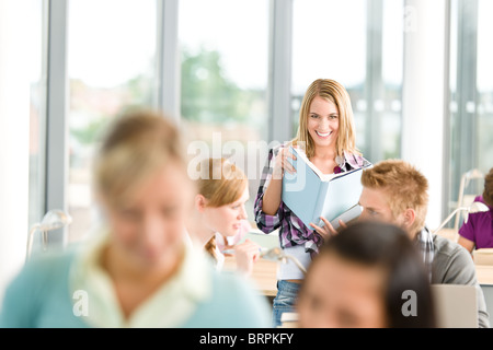 High School - Gruppe von Schülern im Klassenzimmer Stockfoto