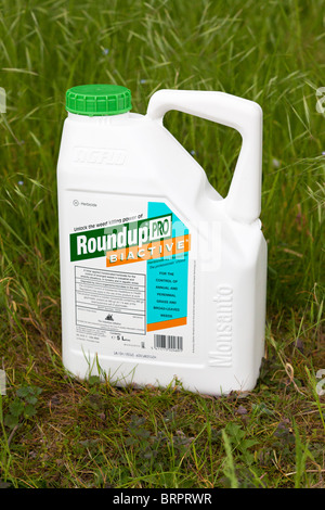 Roundup ProBiactive Unkrautvernichter gemacht von Monsanto Stockfoto