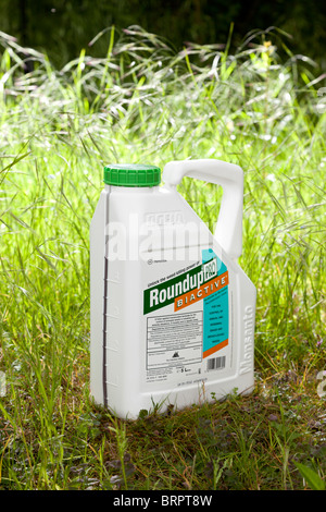 Roundup ProBiactive Unkrautvernichter gemacht von Monsanto Stockfoto