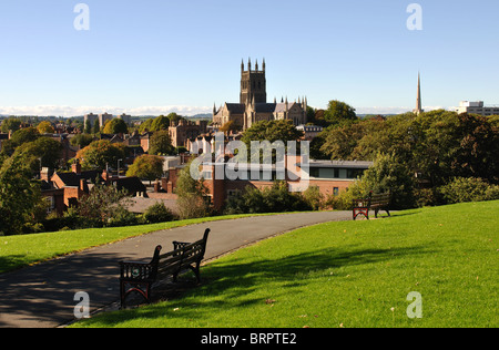 Blick vom Fort Royal Park in Richtung Worcester Cathedral, Worcestershire, England, UK Stockfoto