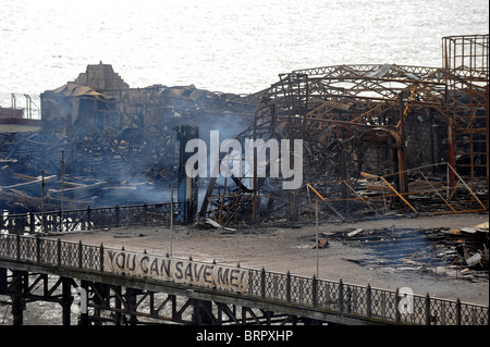 Hastings Pier zerstört der Tag nach einem Brandanschlag fast vollständig verlassen Stockfoto