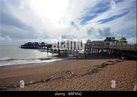 Hastings Pier zerstört der Tag nach einem Brandanschlag fast vollständig verlassen Stockfoto