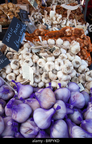 Knoblauch zum Verkauf an Abergavenny Food Festival Wales UK Stockfoto