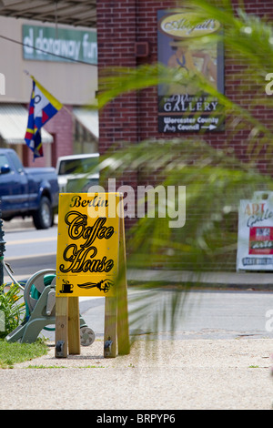 Coffee-Shop anmelden Sandwichbrett unterzeichnen auf Bürgersteig, Berlin, Maryland, USA Stockfoto