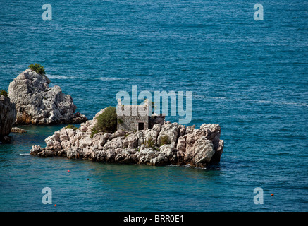 Przno Insel mit Ruine Haus, Adriaküste Montenegro Budva Stockfoto