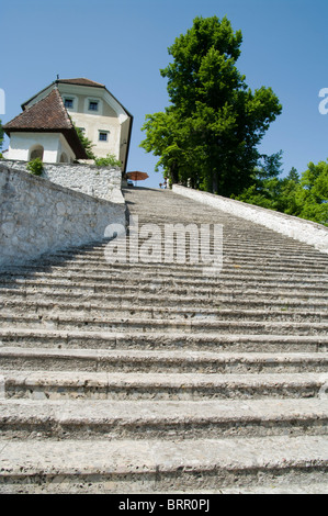 Treppen führen zu einer Kirche Stockfoto