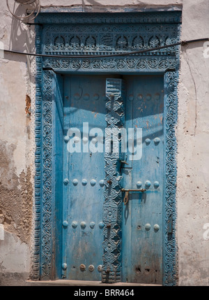 Reich verzierte Stonetown geschnitzte Holztür Stockfoto