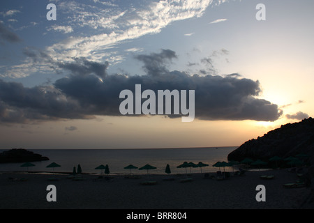 Sonnenuntergang in der Südküste Kretas, am Strand Amoudi Stockfoto