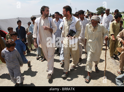 Verteilung an die Opfer der Flutkatastrophe in Pakistan zu helfen Stockfoto