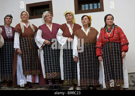 Hochzeit in Tracht - Hochzeits-Zeremonie der Rhodopen Bulgarien Stockfoto