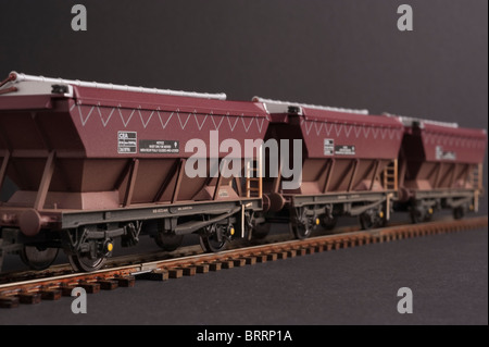46 Tonnen Covered Hopper Wagen CEA EWS-Lackierung Stockfoto