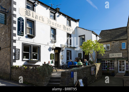 Black Horse Hotel und Kneipe im Zentrum von Grassington, Upper Wharfedale Yorkshire Dales, North Yorkshire, England, UK Stockfoto