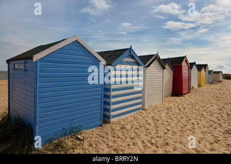 Strandhütten in Southwold, Suffolk an einem Sommertag Stockfoto