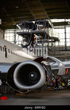 Wartung von Lufthansa Boeing 737 der Lufthansa Technik AG in Berlin-Schönefeld Flughafen, Berlin, Deutschland, Europa Stockfoto