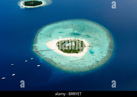 Luftbild von zwei Malediven und Boote. Stockfoto