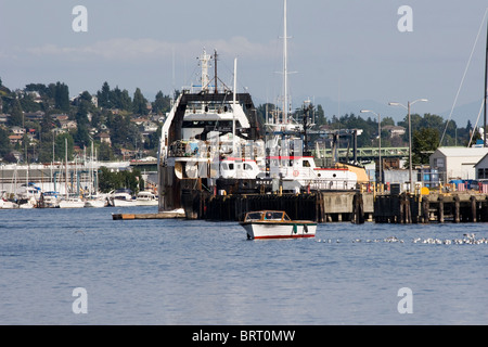 Angeln Trawler bei Ballard Locks Lake Washington Ship Canal Seattle WA USA Stockfoto