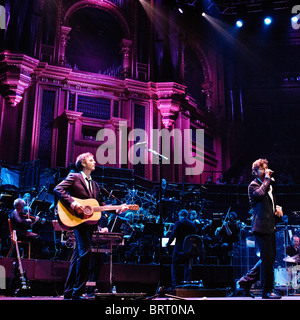 A-Ha führt in der Royal Albert Hall, London, 8. Oktober 2010. Bild von Julie Edwards Stockfoto