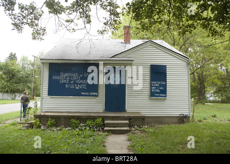 Abandon-Häuser sind ein alltäglicher Anblick in vielen Teilen von Detroit, Michigan. Brightmoor Abschnitt. Stockfoto