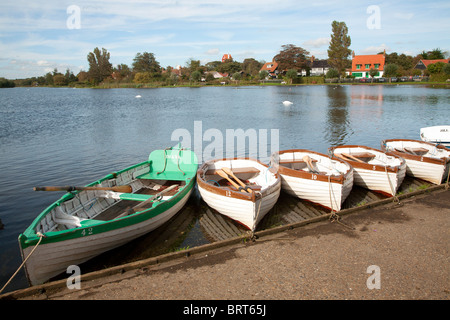 Ruderboote Meare, Thorpeness, Suffolk, England Stockfoto