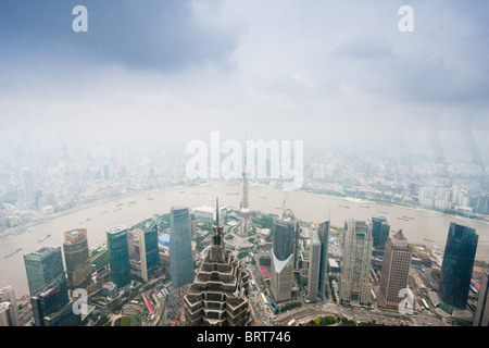 Blick von der Aussichtsplattform des Shanghai World Financial Centre, in Pudong in Shanghai China Stockfoto