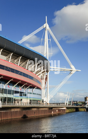 Fürstentum Stadion Welsh national Fußball und Rugby Veranstaltungsort am Fluss Taff. Cardiff (Caerdydd), Glamorgan, South Wales, UK, Großbritannien. Stockfoto