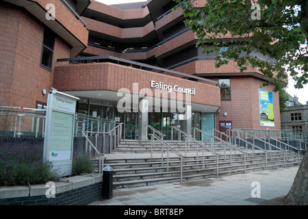 Der Hauptsitz des London Borough of Ealing Council, Uxbridge Road, UK. Stockfoto