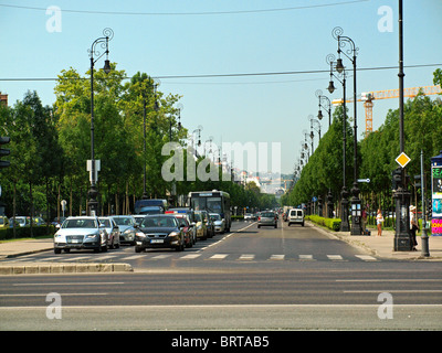 Andrássy Avenue oder Andrássy Utca. Budapest, Ungarn. Einer großen Straße verläuft zwischen Elizabeth Square und dem Stadtpark. Stockfoto