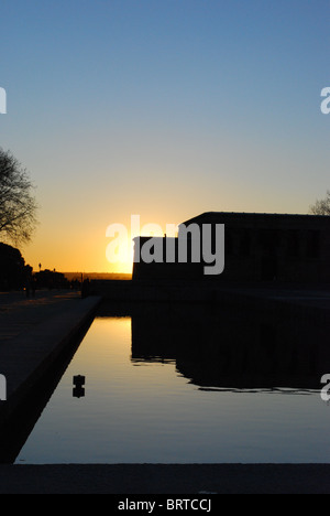 Schöner Sonnenuntergang am Templo de Debod, Parque del Oeste, Madrid. Stockfoto