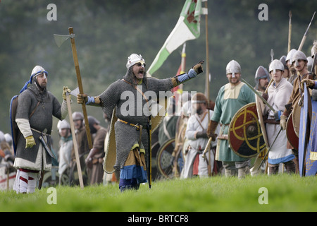 Die Schlacht von Hastings wird an der Stelle des ursprünglichen Kampf neu erstellt. Bild von James Boardman Stockfoto