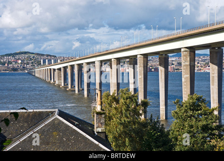 Tay Straßenbrücke verbindet Fife mit Dundee in Schottland durch die Kreuzung der Firth of Tay von der Fife-Seite in der Nähe von Newport auf Tay gesehen Stockfoto