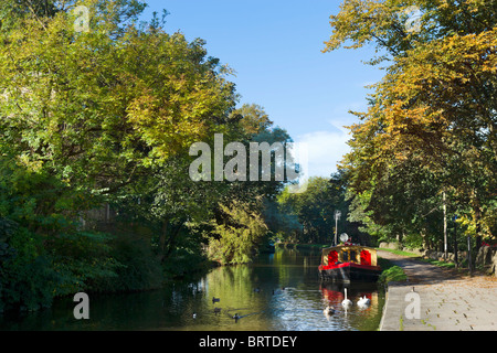 Leeds und Liverpool Canal, Saltaire, in der Nähe von Bradford, West Yorkshire, England, UK Stockfoto