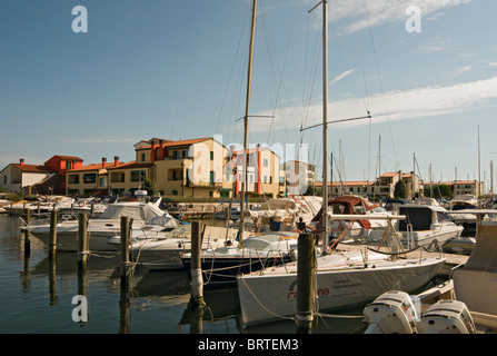 Yachten in der Marina (Hafen), Caorle, Venetien, Italien Stockfoto