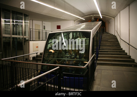 Eine Seilbahn auf die Standseilbahn in Bergen Stockfoto